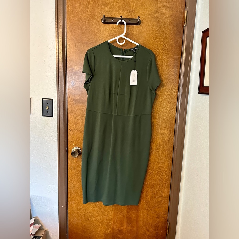 Universal Standard NWT XS forest green front seam ponte dress
